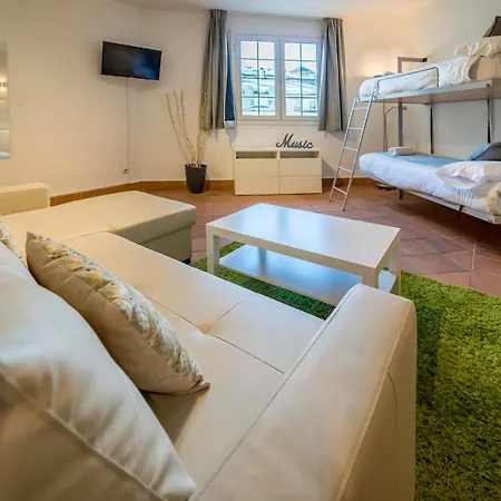 Bed And Snow Family *